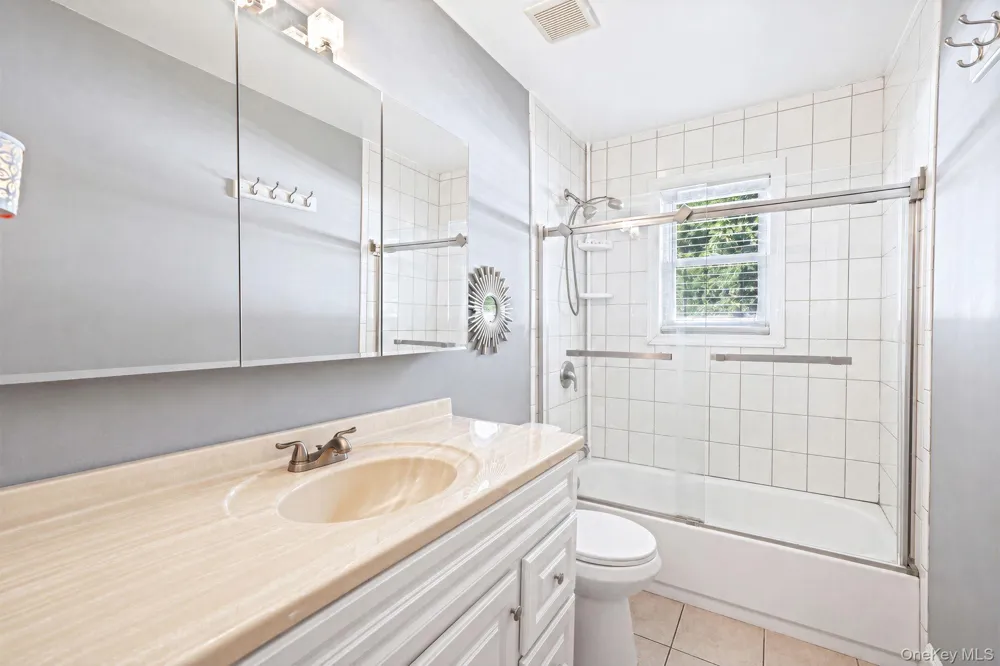 542 Agamemnon Avenue Bellport, NY 11713