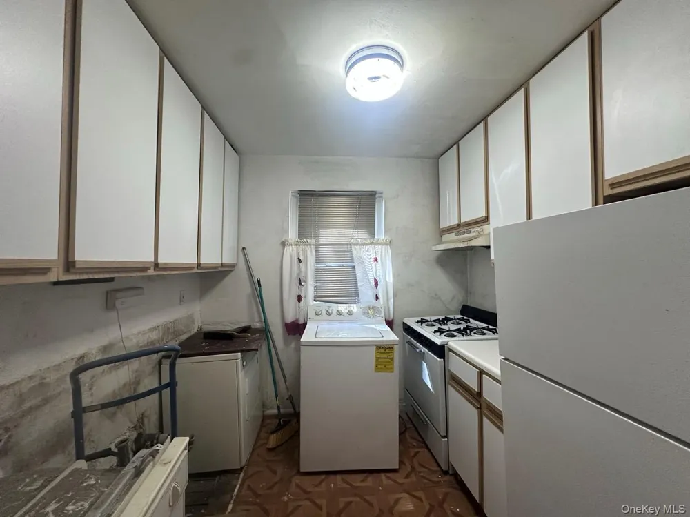 68-15 150 STREET #209 Kew Garden Hills, NY 11367