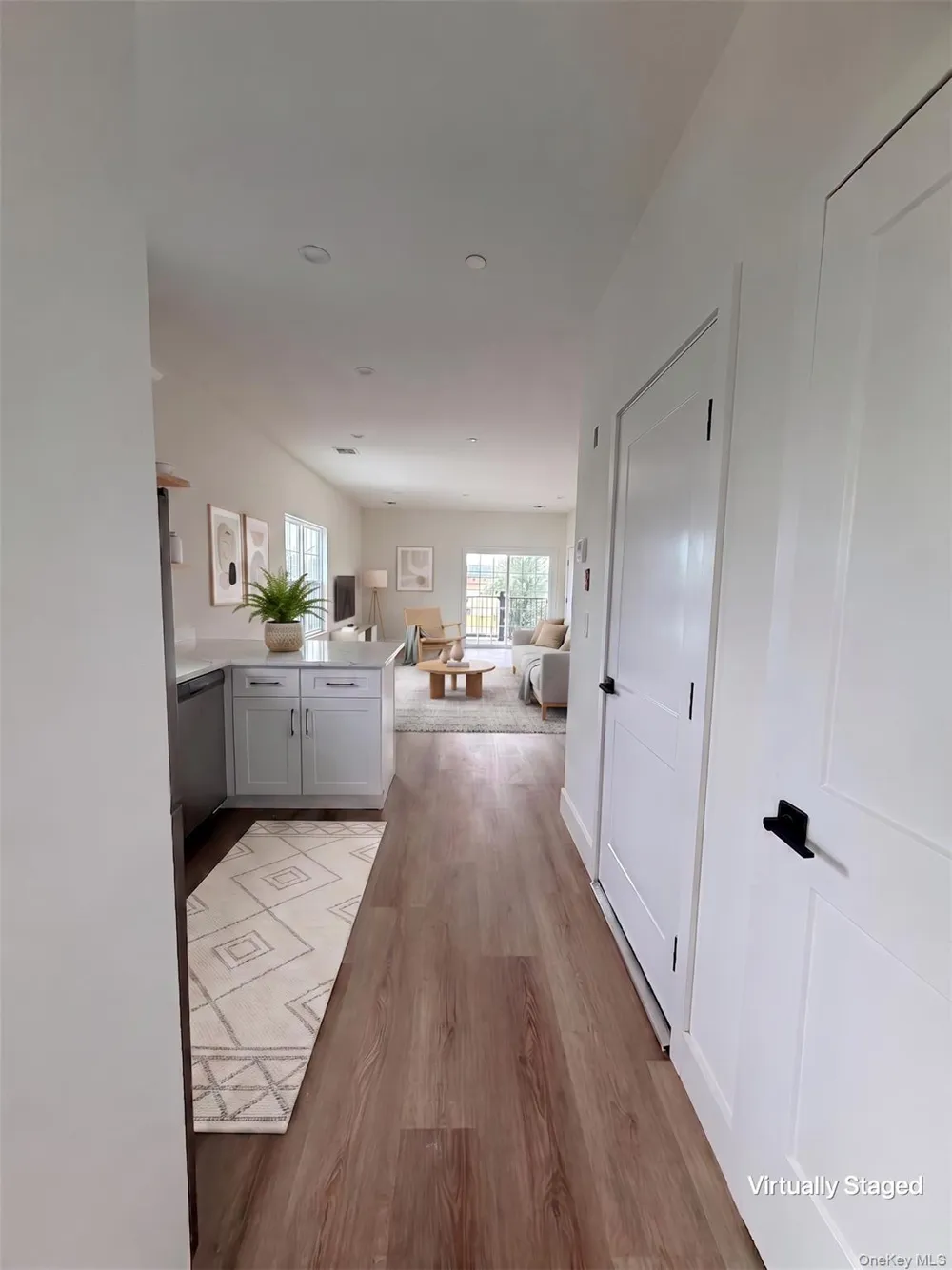 1220 Doges Prom #2B Copiague, NY 11757