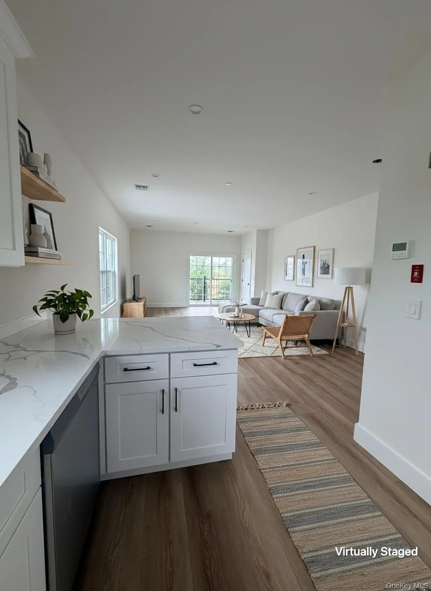 1220 Doges Prom #2B Copiague, NY 11757
