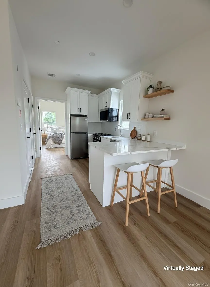 1220 Doges Prom #2B Copiague, NY 11757