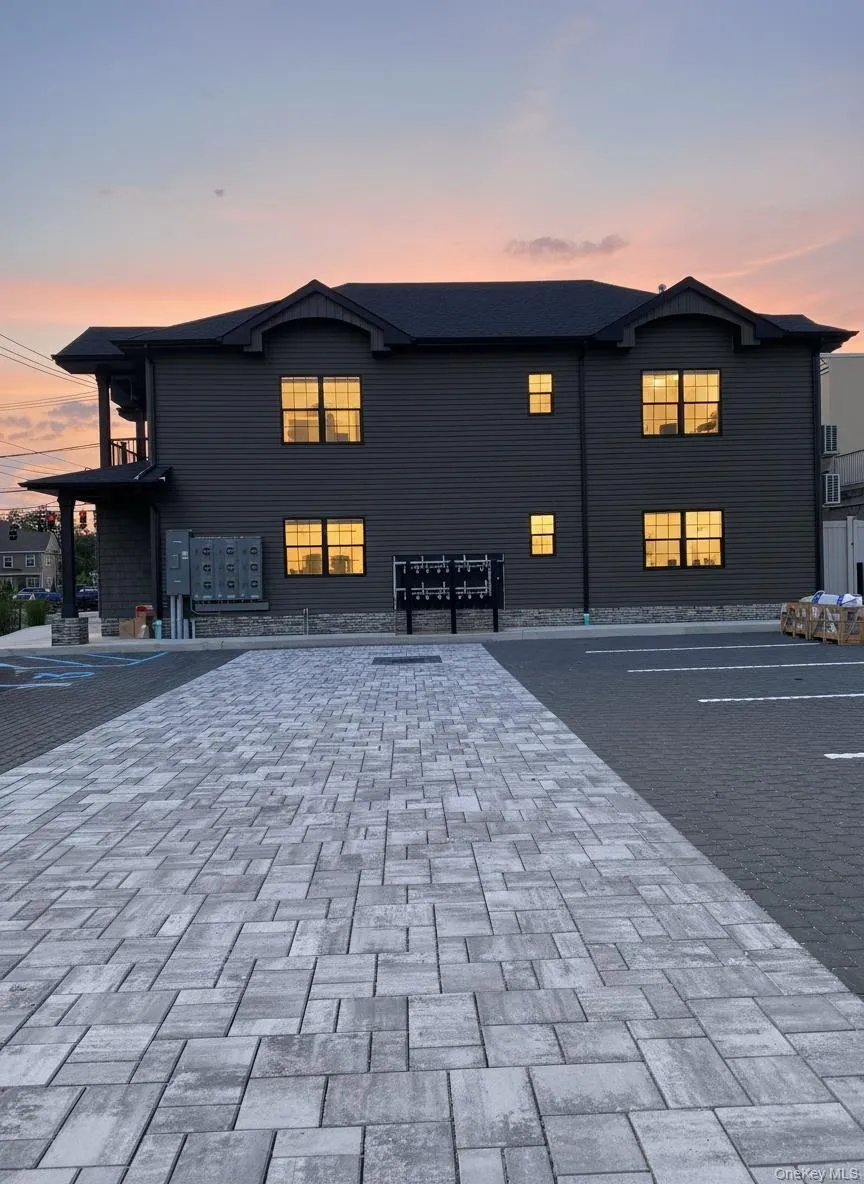 1220 Doges Prom #2B Copiague, NY 11757