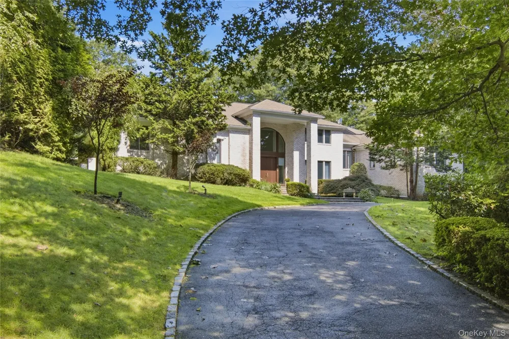 3 White Birch Road Oyster Bay Cove, NY 11791