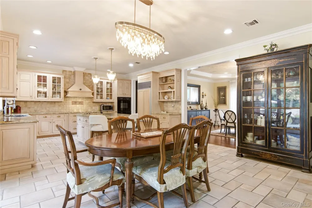 3 White Birch Road Oyster Bay Cove, NY 11791