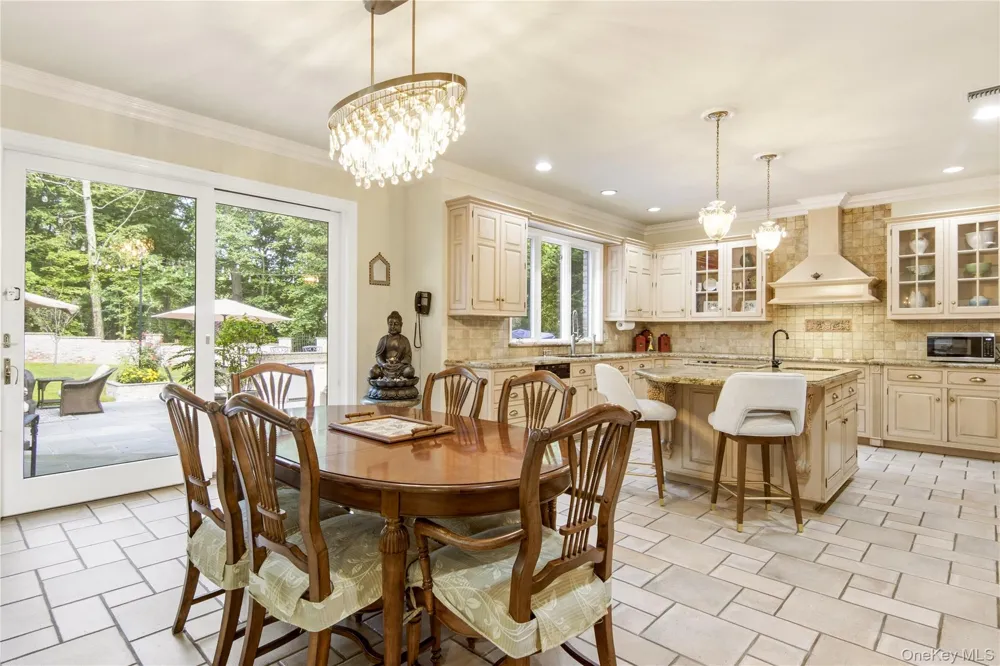 3 White Birch Road Oyster Bay Cove, NY 11791