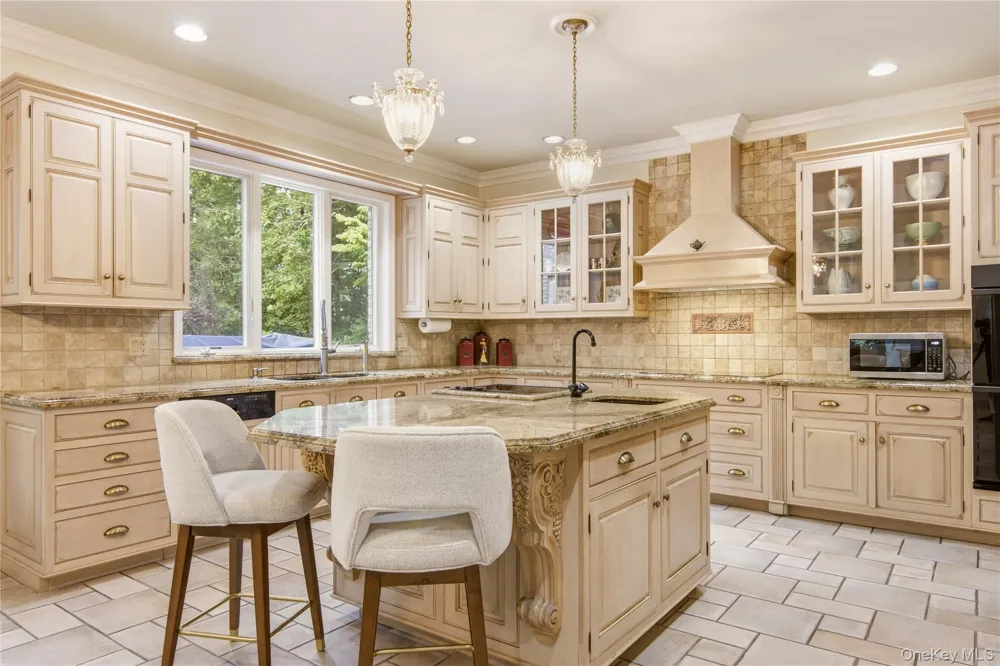 3 White Birch Road Oyster Bay Cove, NY 11791