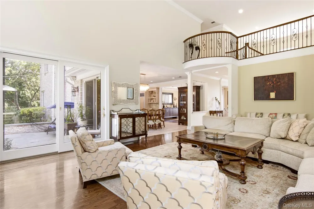 3 White Birch Road Oyster Bay Cove, NY 11791