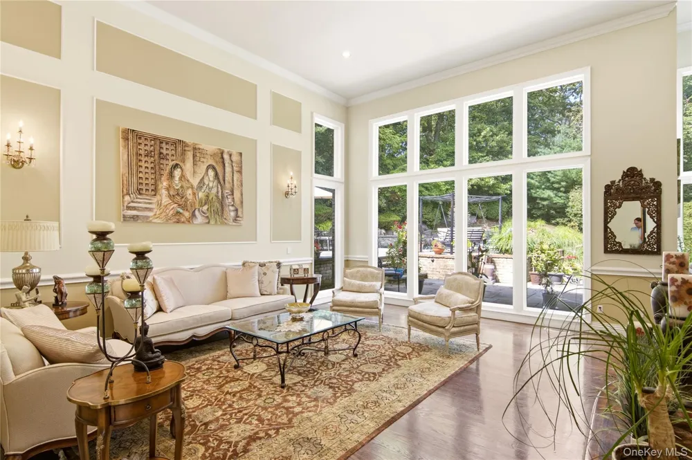 3 White Birch Road Oyster Bay Cove, NY 11791