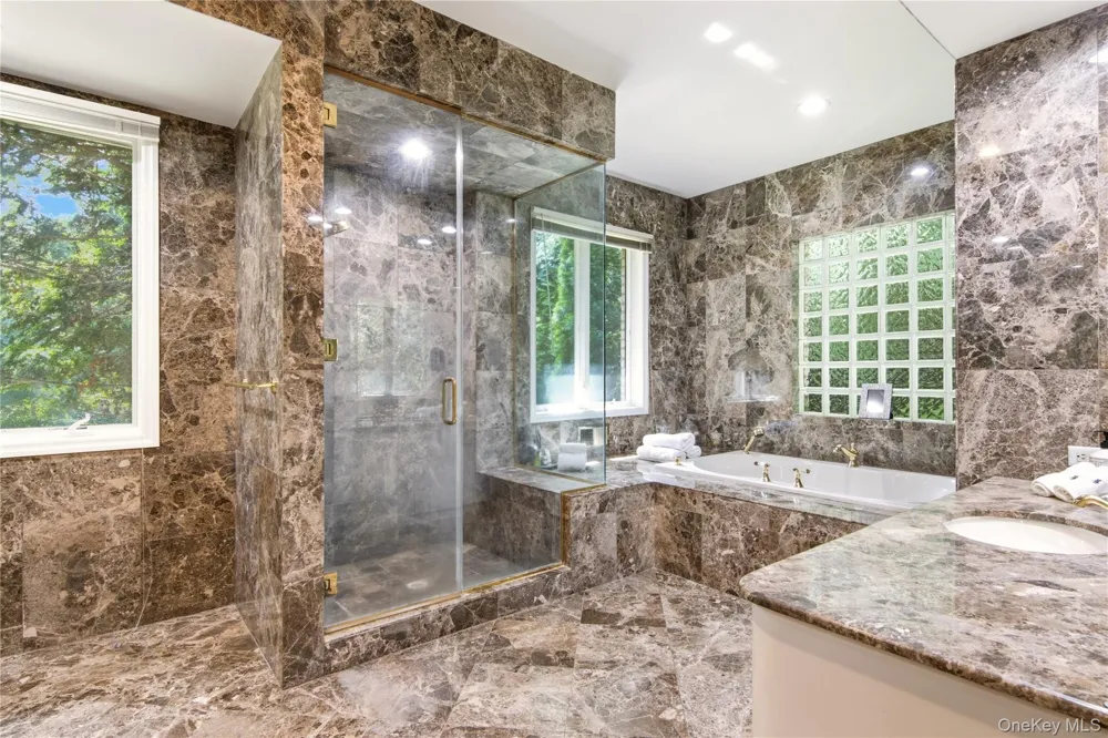 3 White Birch Road Oyster Bay Cove, NY 11791