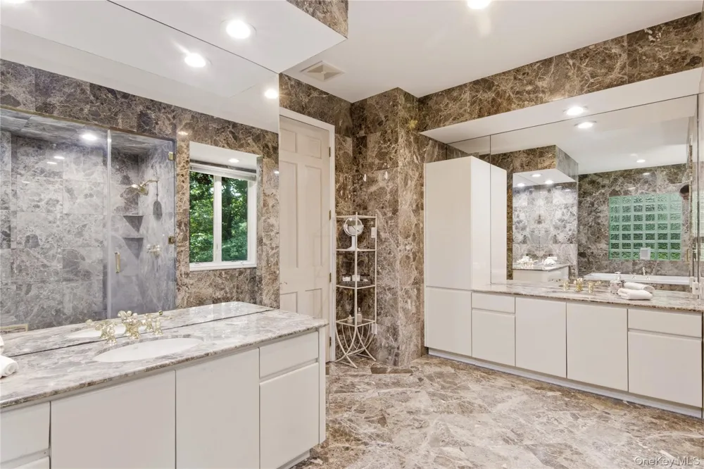 3 White Birch Road Oyster Bay Cove, NY 11791