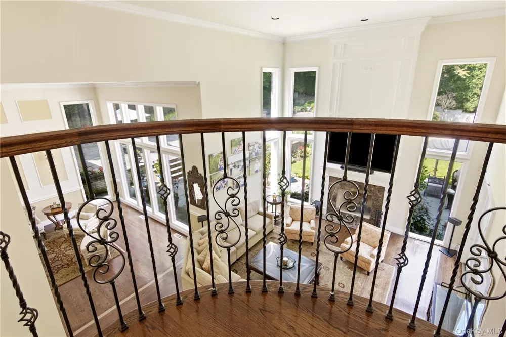 3 White Birch Road Oyster Bay Cove, NY 11791