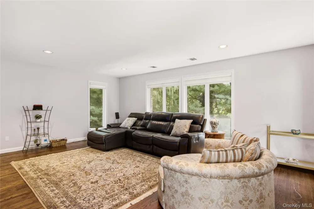 3 White Birch Road Oyster Bay Cove, NY 11791