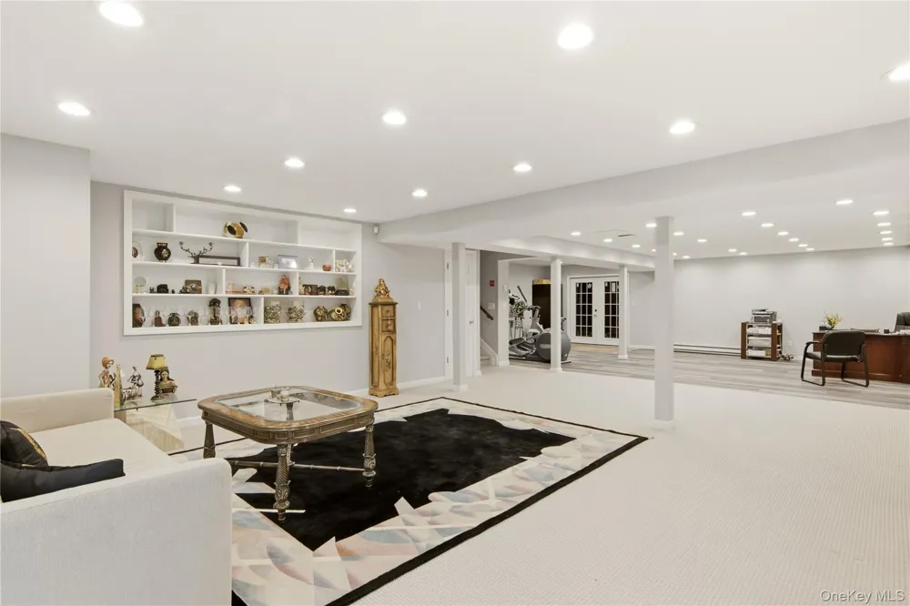 3 White Birch Road Oyster Bay Cove, NY 11791
