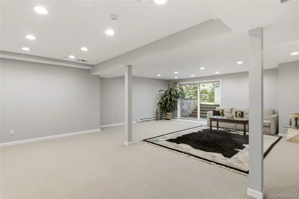 3 White Birch Road Oyster Bay Cove, NY 11791