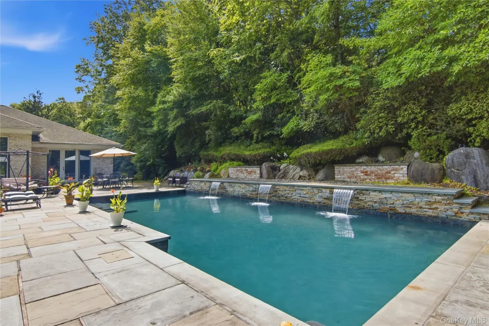 3 White Birch Road Oyster Bay Cove, NY 11791