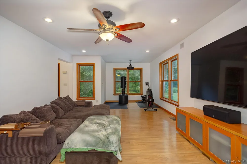 428 Clinton Hollow Road Salt Point, NY 12578