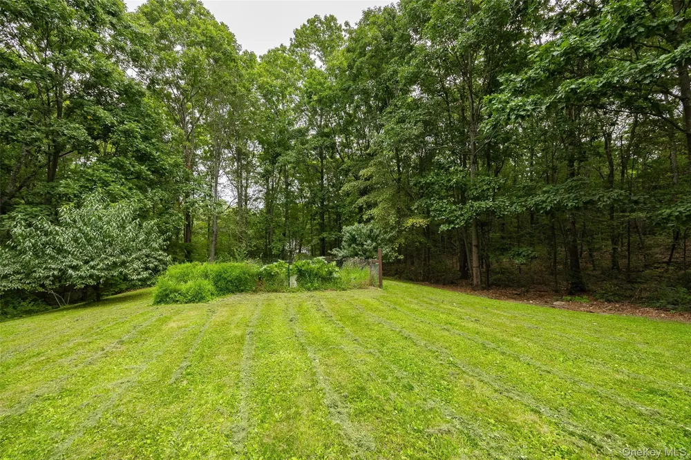 428 Clinton Hollow Road Salt Point, NY 12578