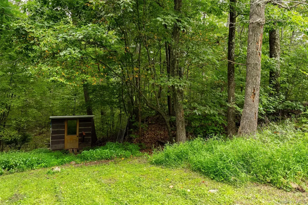 428 Clinton Hollow Road Salt Point, NY 12578