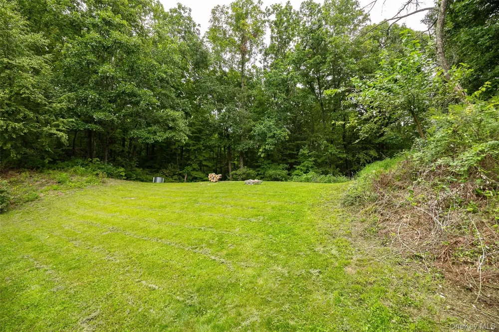 428 Clinton Hollow Road Salt Point, NY 12578
