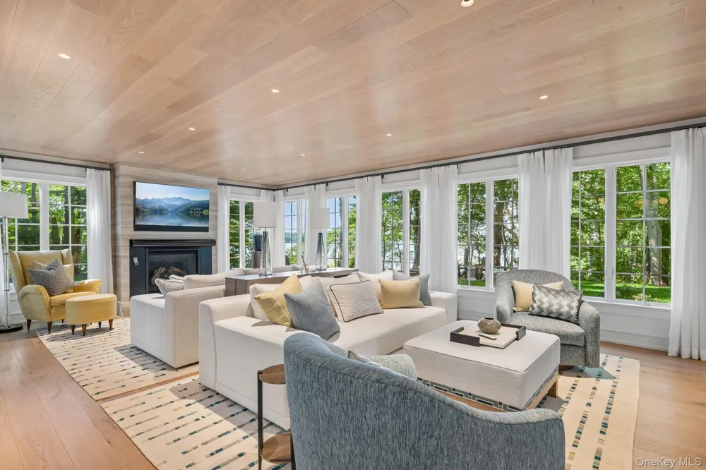 31 Thompson Lane Head Of The Harbor, NY 11780