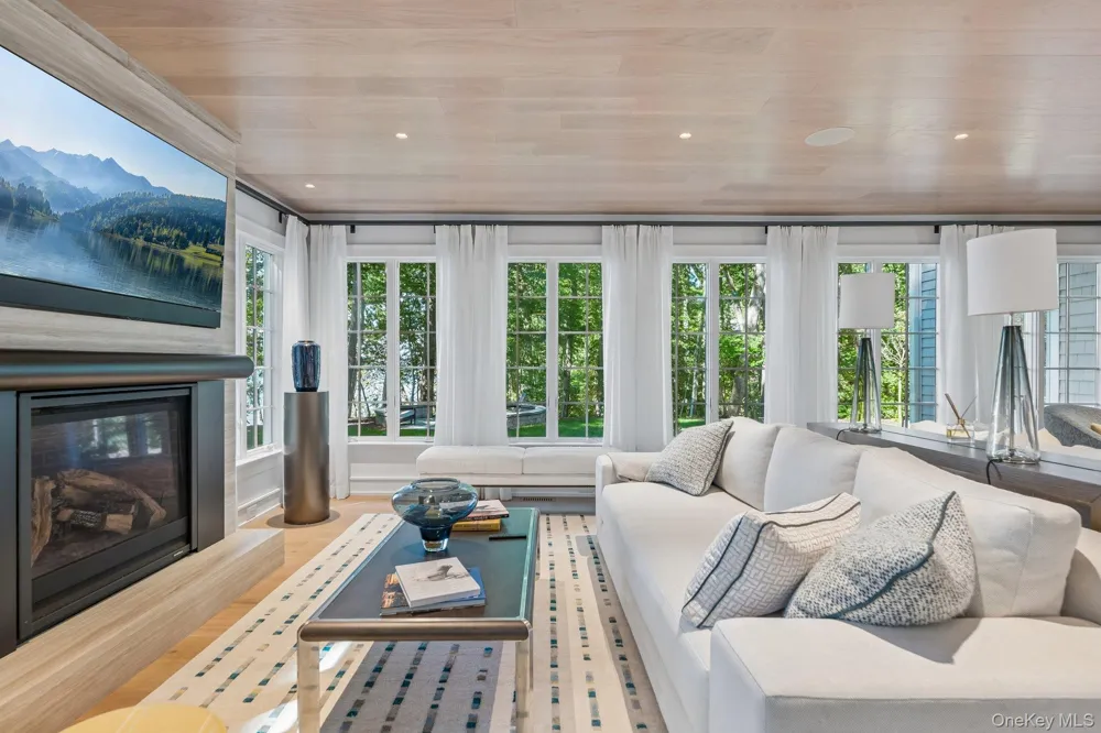 31 Thompson Lane Head Of The Harbor, NY 11780