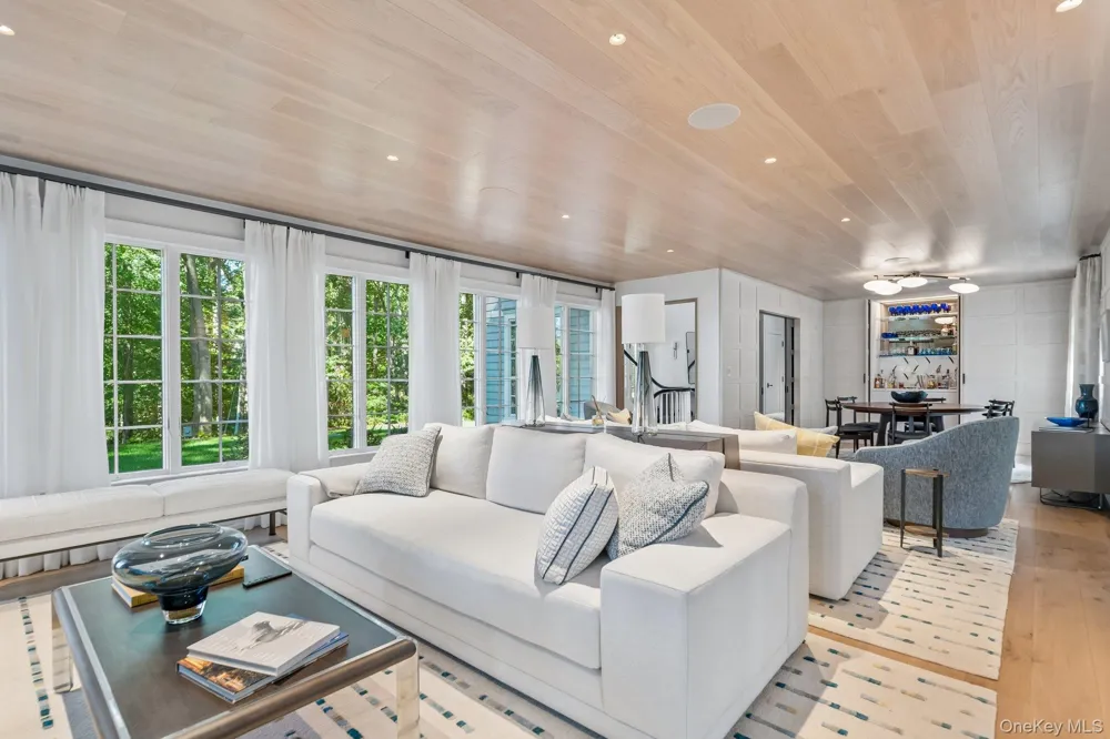 31 Thompson Lane Head Of The Harbor, NY 11780