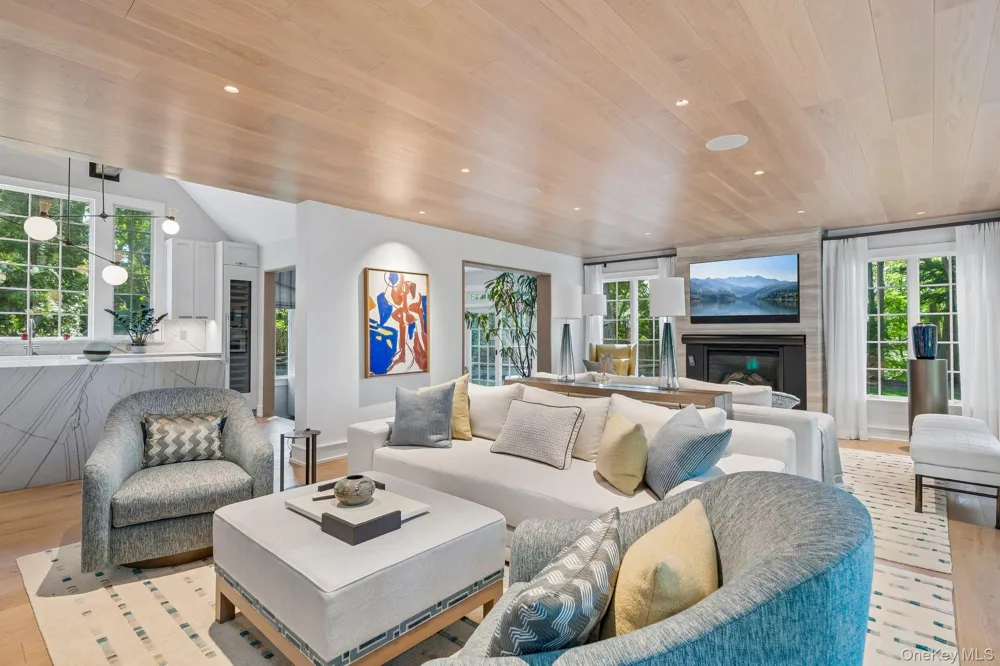 31 Thompson Lane Head Of The Harbor, NY 11780