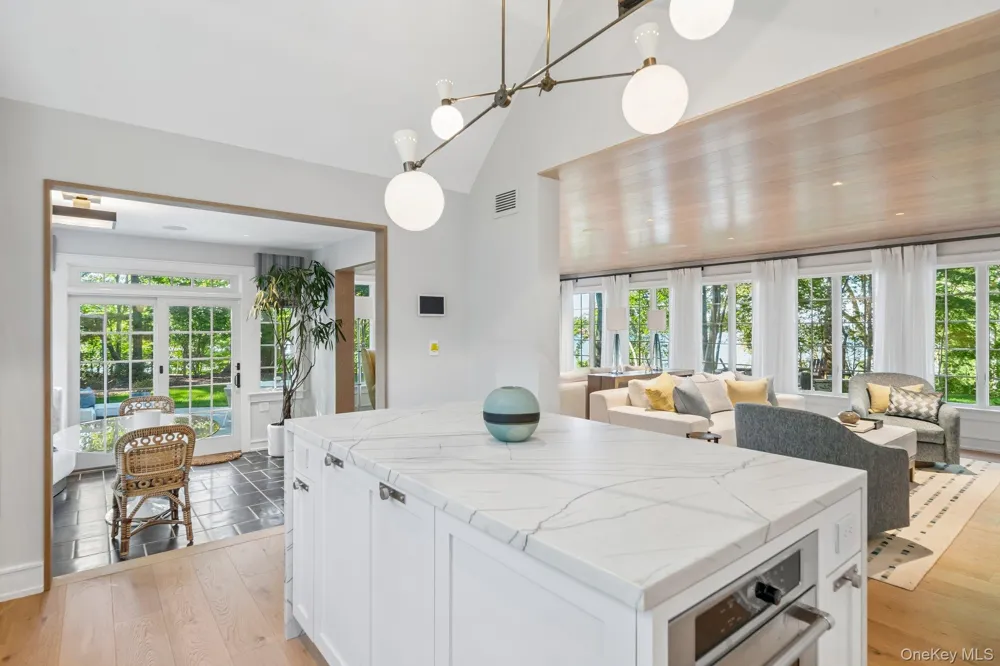 31 Thompson Lane Head Of The Harbor, NY 11780