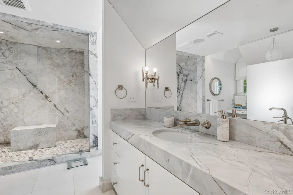 31 Thompson Lane Head Of The Harbor, NY 11780