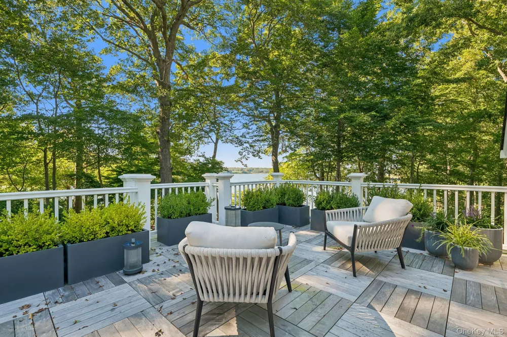 31 Thompson Lane Head Of The Harbor, NY 11780