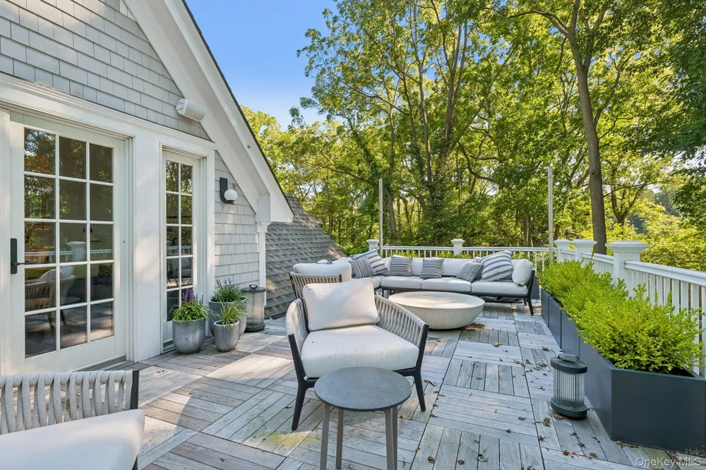 31 Thompson Lane Head Of The Harbor, NY 11780