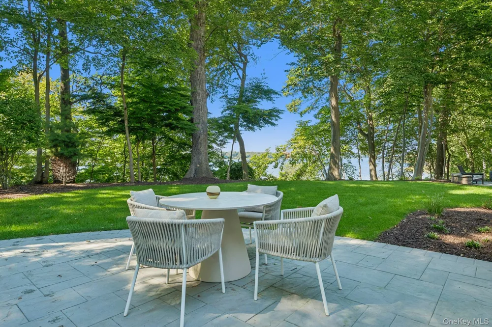 31 Thompson Lane Head Of The Harbor, NY 11780