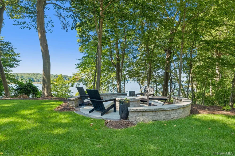 31 Thompson Lane Head Of The Harbor, NY 11780