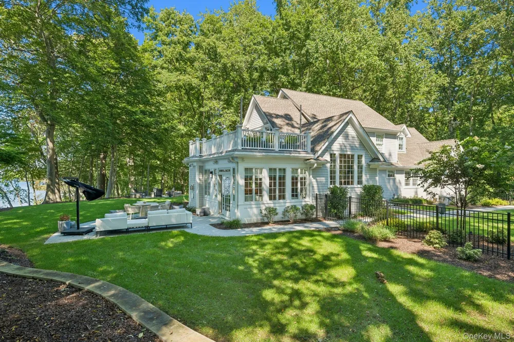 31 Thompson Lane Head Of The Harbor, NY 11780