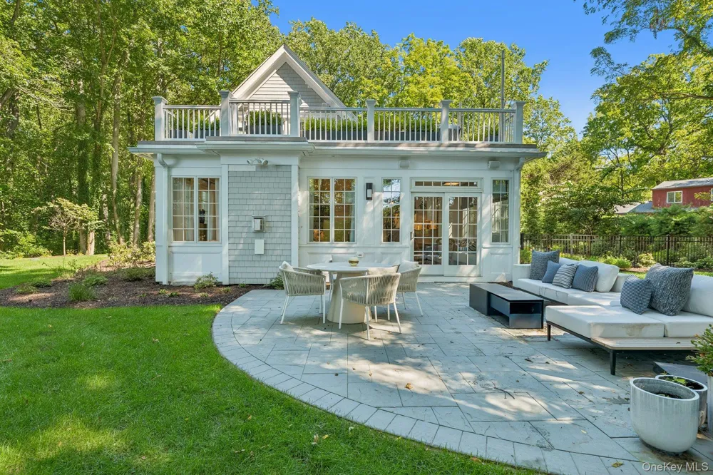 31 Thompson Lane Head Of The Harbor, NY 11780