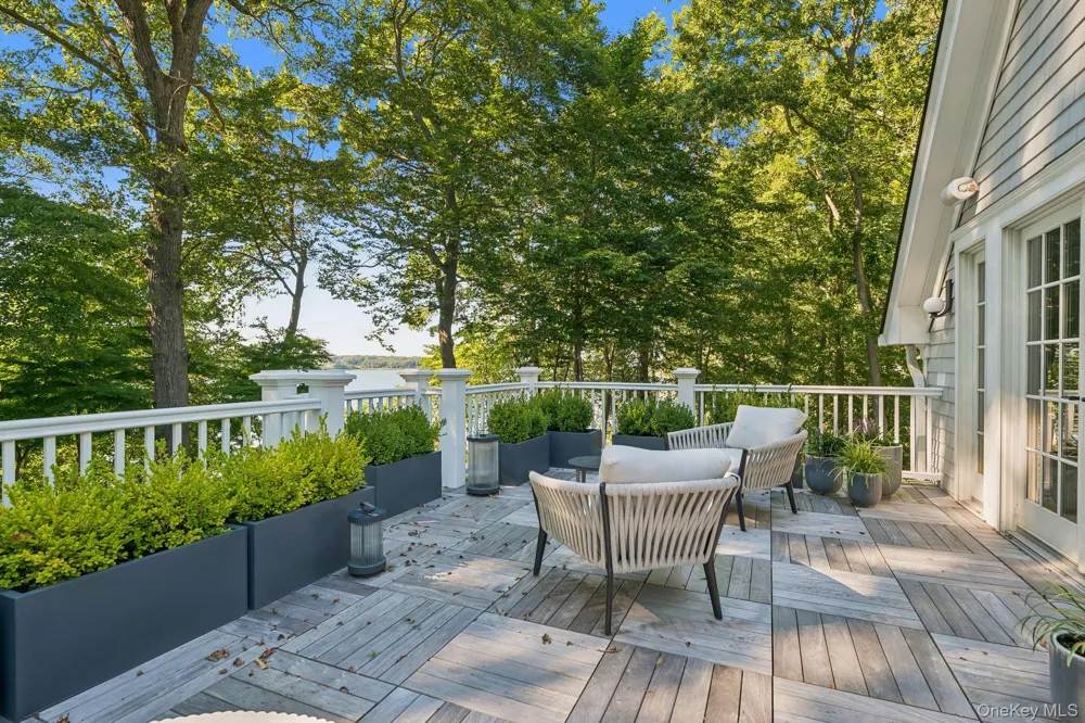 31 Thompson Lane Head Of The Harbor, NY 11780