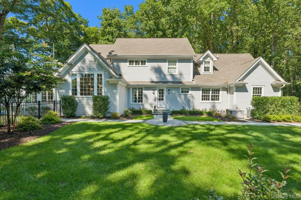 31 Thompson Lane Head Of The Harbor, NY 11780