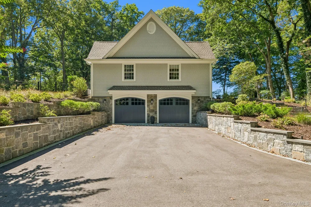 31 Thompson Lane Head Of The Harbor, NY 11780