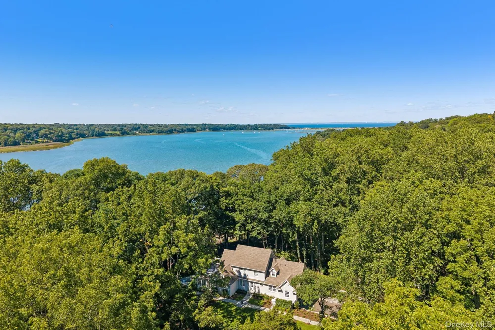 31 Thompson Lane Head Of The Harbor, NY 11780