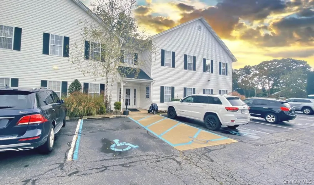 77 Broadway #1 Amityville, NY 11701