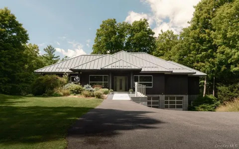 8 Sarah Court