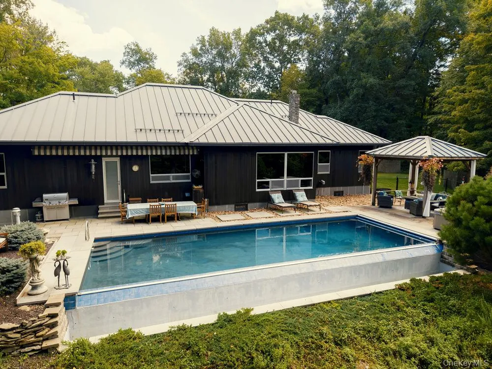 8 Sarah Court Rhinebeck, NY 12572