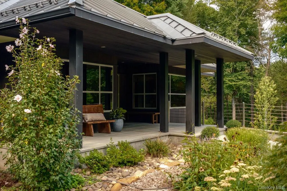 8 Sarah Court Rhinebeck, NY 12572