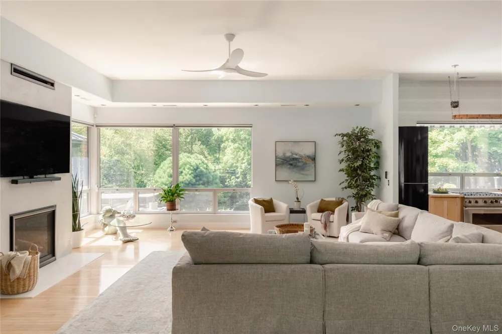 8 Sarah Court Rhinebeck, NY 12572