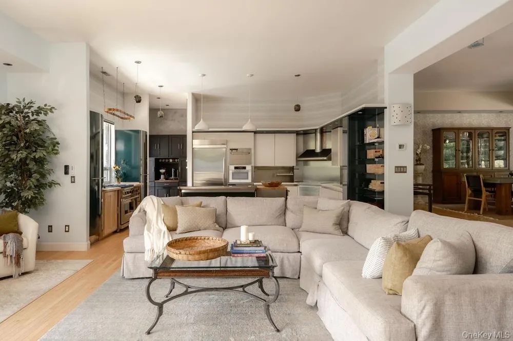 8 Sarah Court Rhinebeck, NY 12572