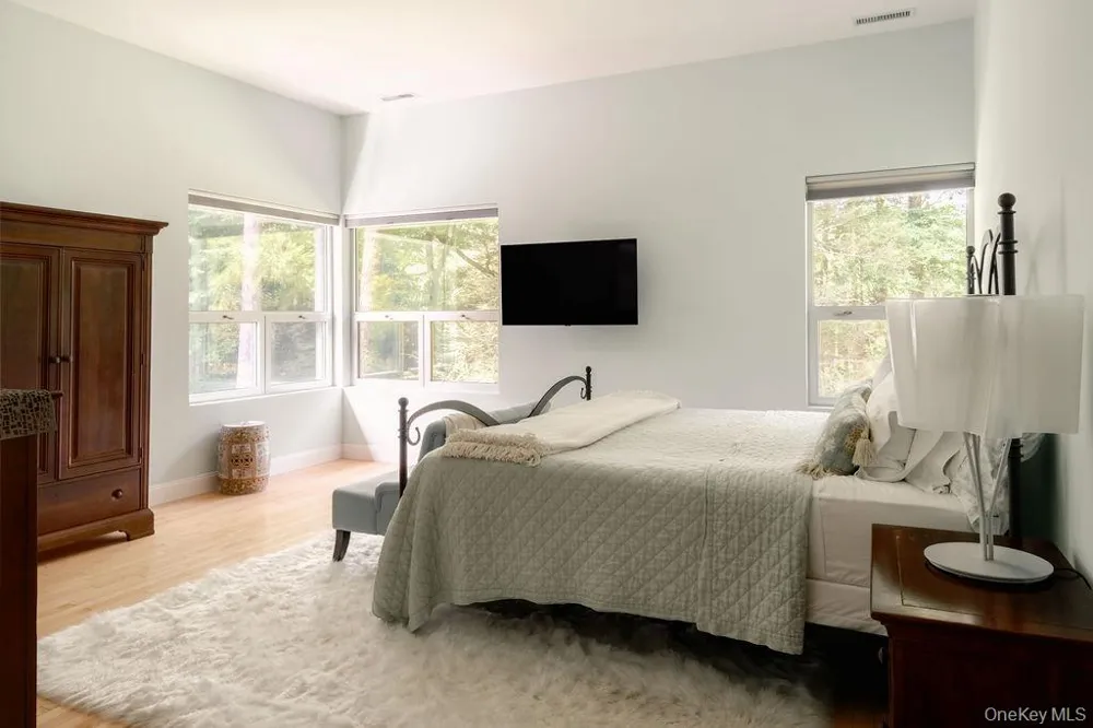 8 Sarah Court Rhinebeck, NY 12572
