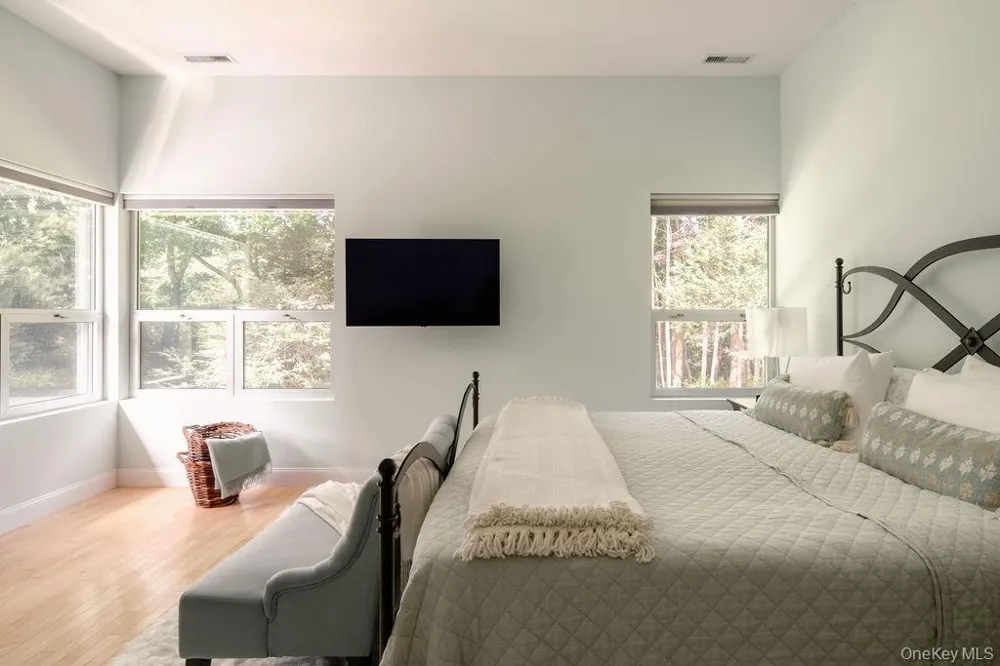 8 Sarah Court Rhinebeck, NY 12572