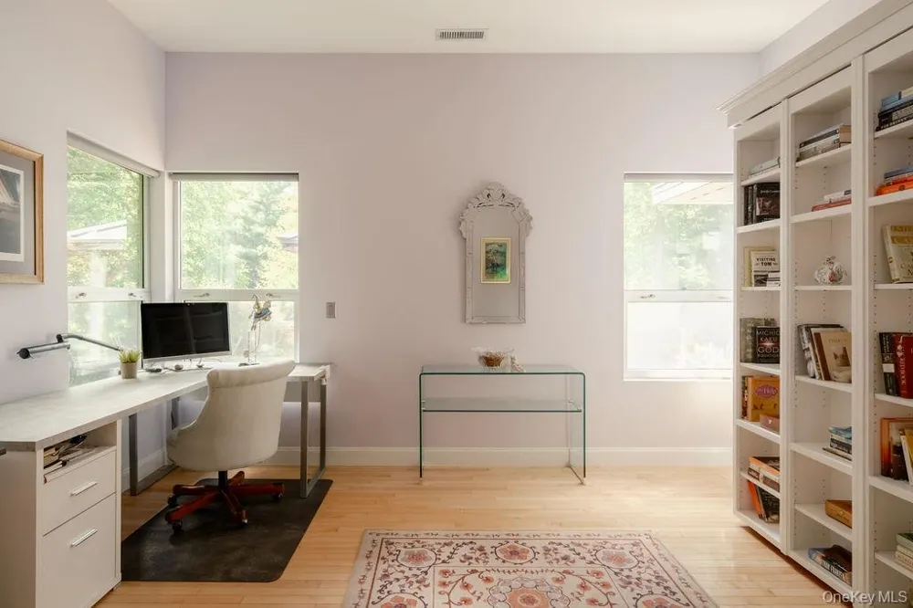 8 Sarah Court Rhinebeck, NY 12572