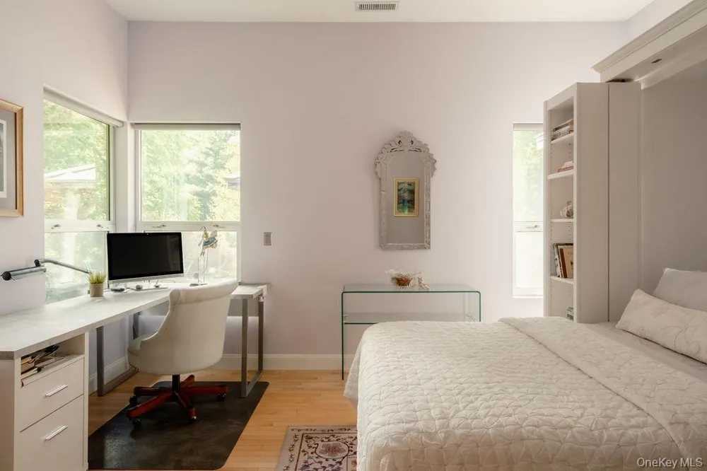 8 Sarah Court Rhinebeck, NY 12572