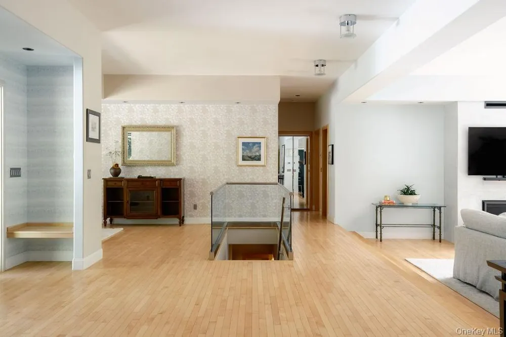 8 Sarah Court Rhinebeck, NY 12572